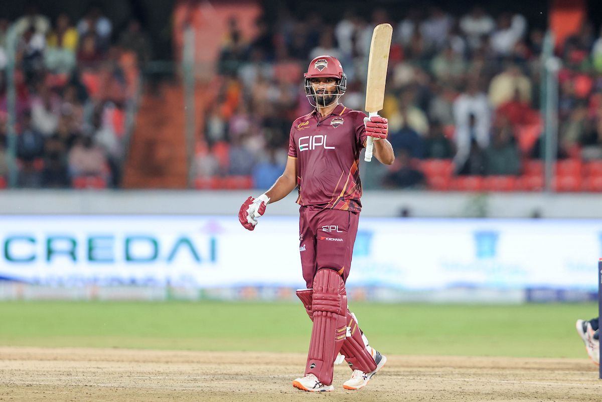 Chandan Sahani of EIPL and Eleve Karimnagar Diamonds raises his bat
