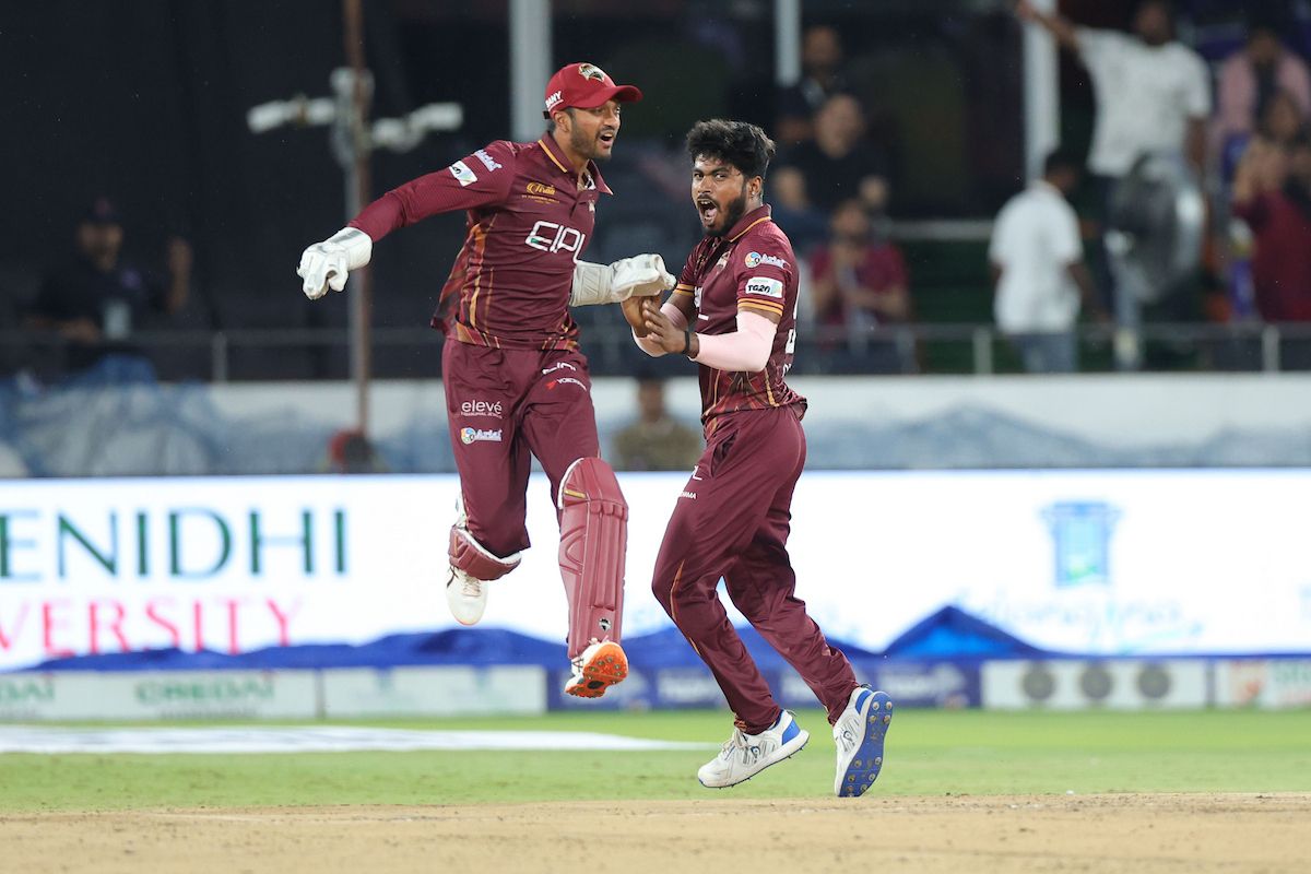 Rahul Radesh of EIPL and Eleve Karimnagar Diamonds and Rathlavath Dinesh