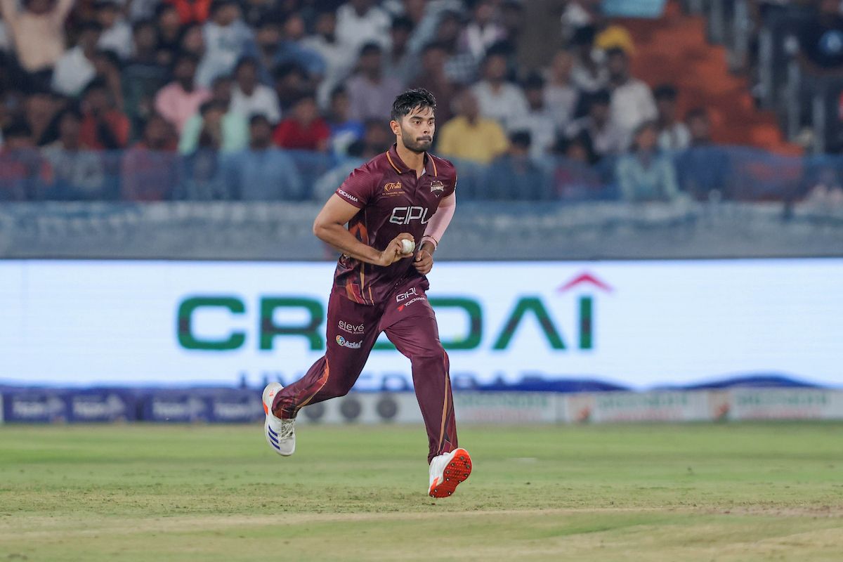 Harish Thakur of EIPL and Eleve Karimnagar Diamonds